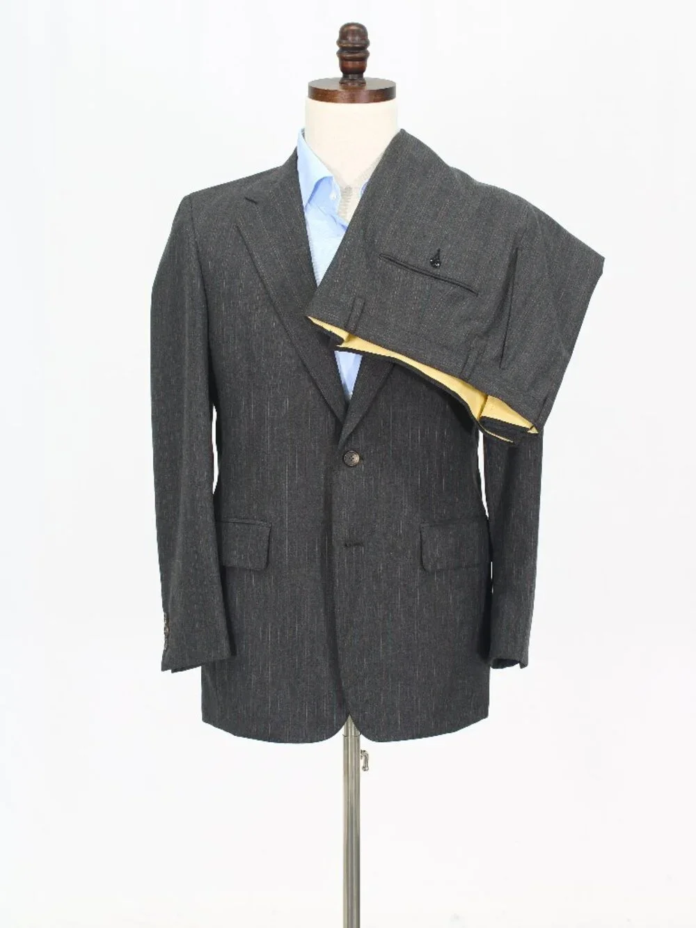 Vintage 1990s 36R 34x29 Gray Full Suit 2-Button Stripe R931